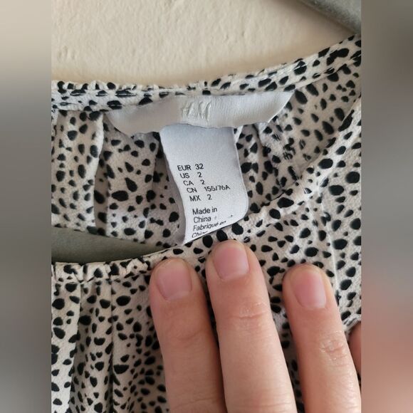 H&M Black‎ and White Flowy Fit & Flare Dress Size 2 - Picture 10 of 11